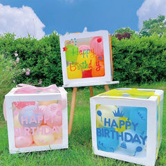 Cutie pentru Baloane, Kaveny, Tematica Aniversare, Model Scris Happy Birthday, Baloane Albastre, Albe, Galbene si Panglica Incluse, Contur Alb, Transparenta, 30x30 cm
