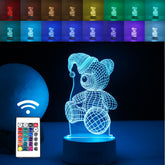 Lampa LED decorativa, Kaveny, 3D, Urs cu palarie, cu telecomanda, doua moduri de alimentare USB si baterii, 20 cm inaltime, din material acril si lumina multicolora, alb