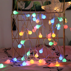 Instalatie sfere brad Craciun Kaveny, 3 metri, 20 LEd-uri, alimentare la retea, fir transparent, multicolora
