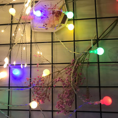 Instalatie sfere brad Craciun Kaveny, 3 metri, 20 LEd-uri, alimentare la retea, fir transparent, multicolora