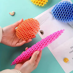 Jucarie Worm Fidget de Decompresie, Kaveny, Anti Stres, Dimensiune Compacta 10 cm, Dimensiune Extinsa 24.5 cm, Portocaliu