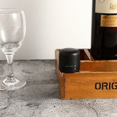 Capac de Etansare a Sticlei de Vin, Kadeny, Rotativ, On-Off, Silicon, Reutilizabil, Usor de Depozitat si Folosit, 3.8 x 3.8 x 3.8 cm, Negru