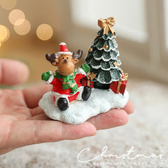 Ornament de Craciun din Rasina pentru Decor, Kaveny, Model Ren cu Brad, Decoratiune de Birou pentru Craciun, 6.5 x 6.5 x 4 cm, Rosu Verde