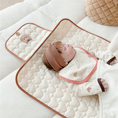 Patura Multifunctionala, Kaveny, pentru Schimbat Scutec, Impermeabila, din Bumbac, 50 x 70 cm, Portabila, Model Veverita, Bej
