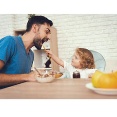 Scaun de masa pentru bebelusi si copii Kaveny, cu roti, telescopic, pliabil, masuta reglabila, suport picioare, scaun invelis piele artificiala, centura siguranta, spatiu depozitare, 97 x 73 x 65 cm, verde