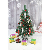 Set brad artificial de Craciun si elemente decorative tip pin inzapezit tip 3, inaltime 150 cm, diametru 85 cm, 160 ramuri cu ace 3D 12 cm, Kadeny, verde cu varfuri, ninse, suport metalic inclus