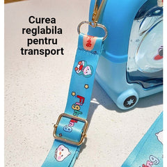 Sticla cu pai pentru copii, Kaveny, model ursulet, gradata, stickere aplicate, curea reglabila, din plastic rezistent la cadere, 1l, Albastru, 20 x 13 cm