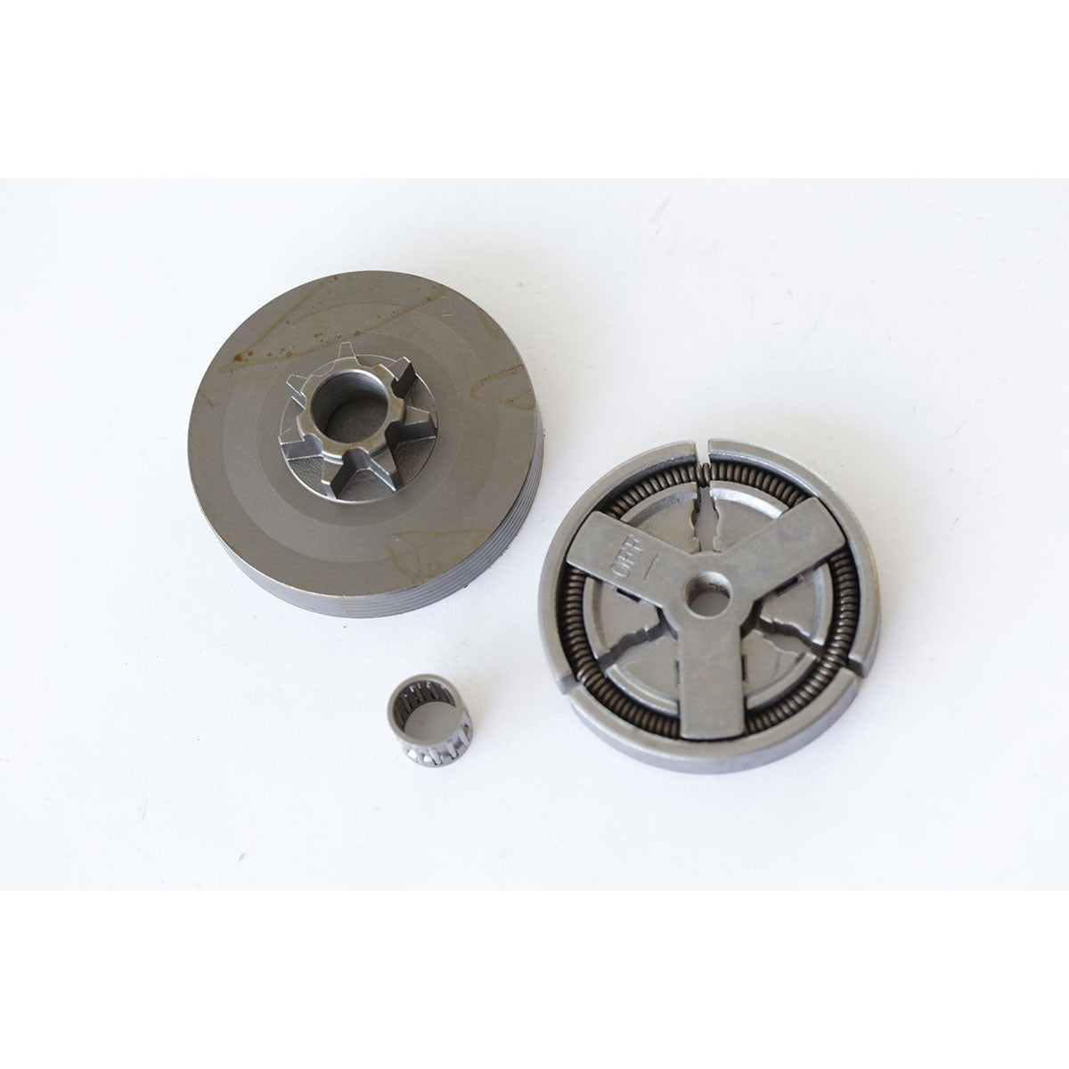 Ansamblu ambreiaj Micul Fermier cu pinion si tambur, pentru drujba 2T 52cc