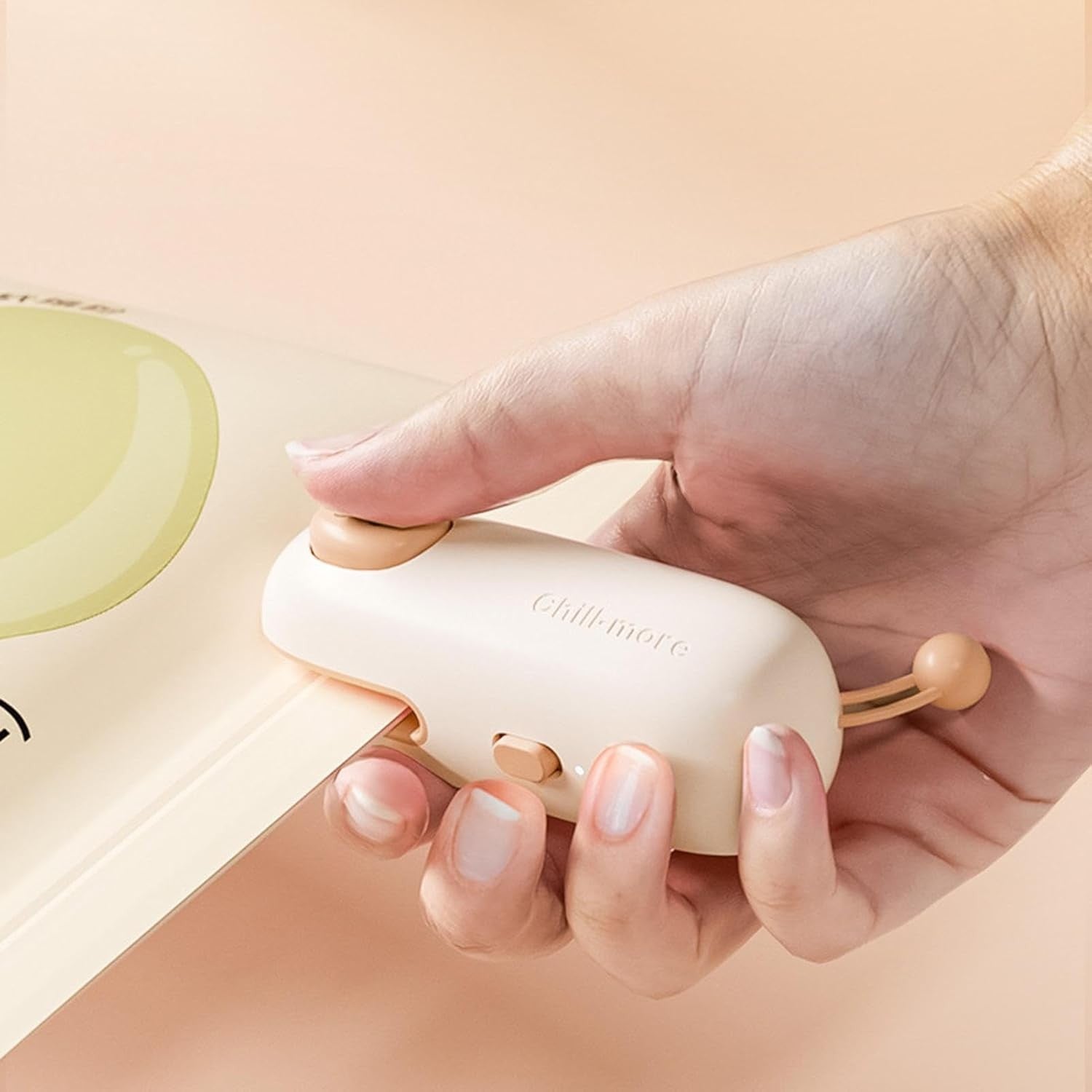 Aparat de Sigilat Ambalaje, Kadeny, Incarcare USB Tip C, 400 mAh, 10.2 x 3.7 x 4.3 cm, Model Ursulet, Maro