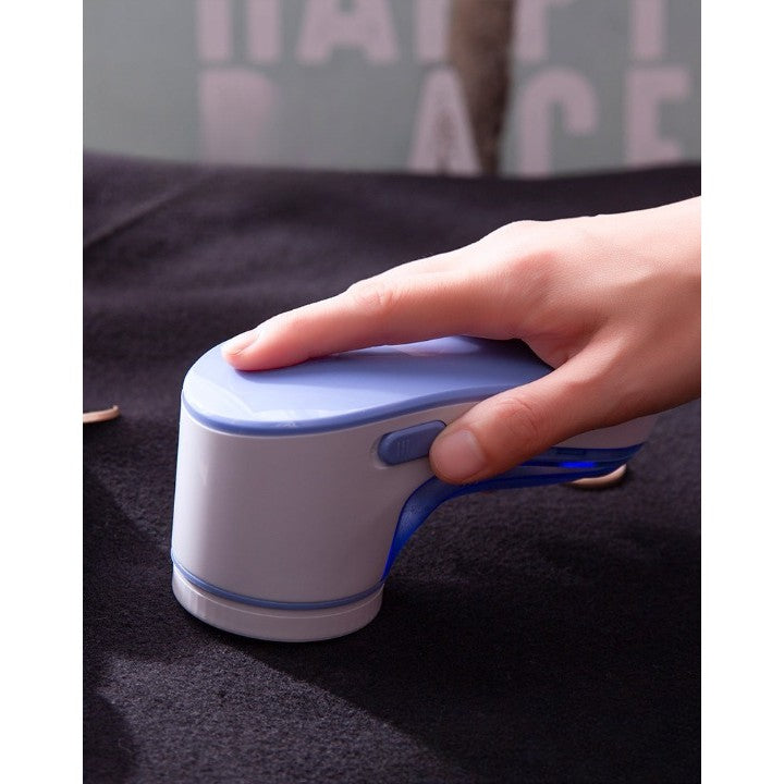 Aparat Pentru Curatat Scame, Par Si Praf, Kaveny, Pentru Diferite Tipuri De Material, Cu Lame Din Otel Inoxidabil, Incarcare Prin USB Type-C, Cu Perie De Curatare si Cablu USB Incluse, Albastru, 15 x 7 cm