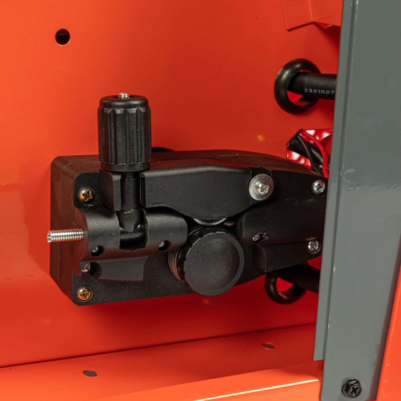 Aparat sudura Almaz, MMA+LiftTIG+FCAW(doar sudura sarma flux), intensitate maxima 180A, afisaj digital