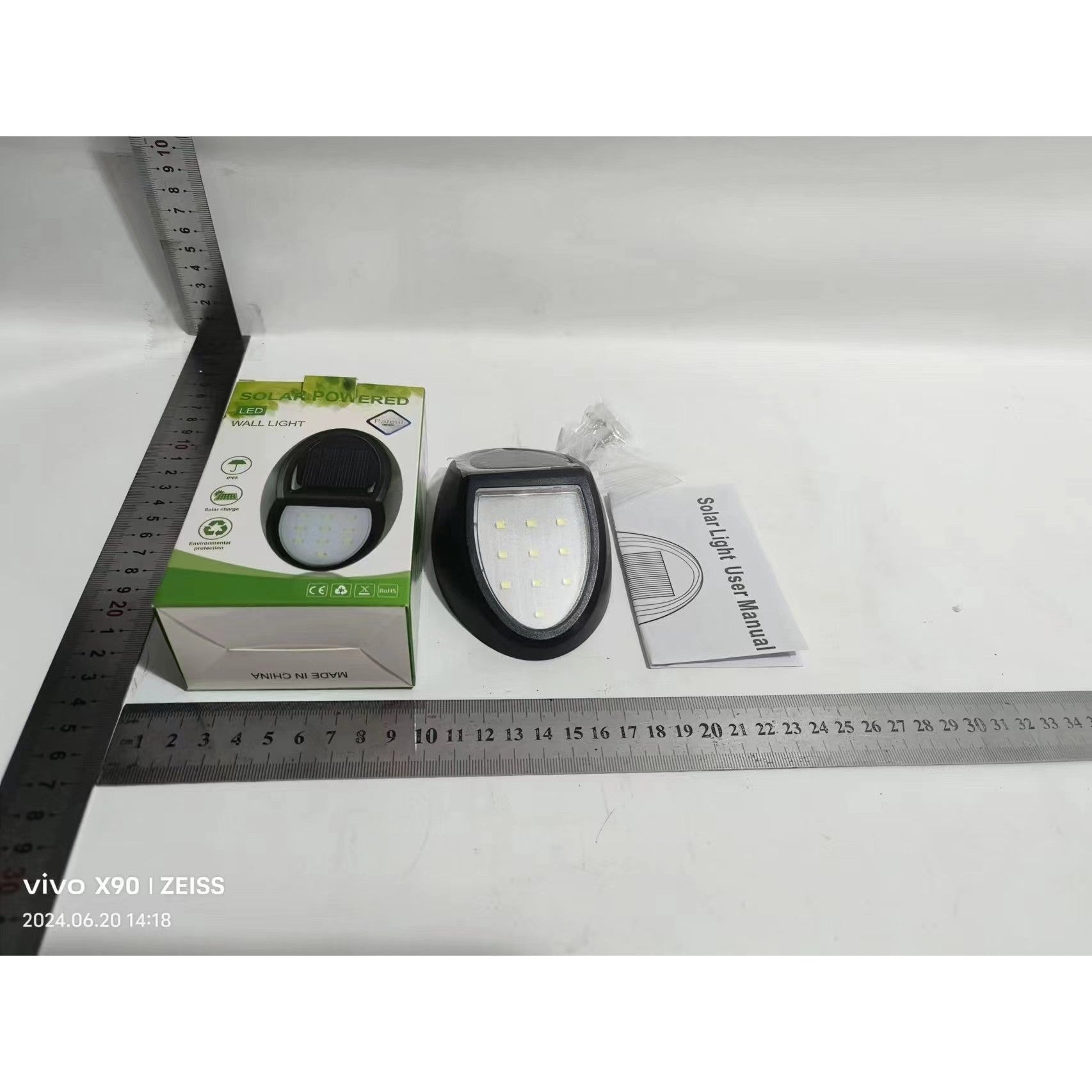 Aplica solara LED pentru perete Kaveny, in forma ovala, 10 LED-uri, lumina puternica, IP65, 12 x 7.5 cm, 1.2 V, 300 mAh, autonomie 8-10 ore, alb rece
