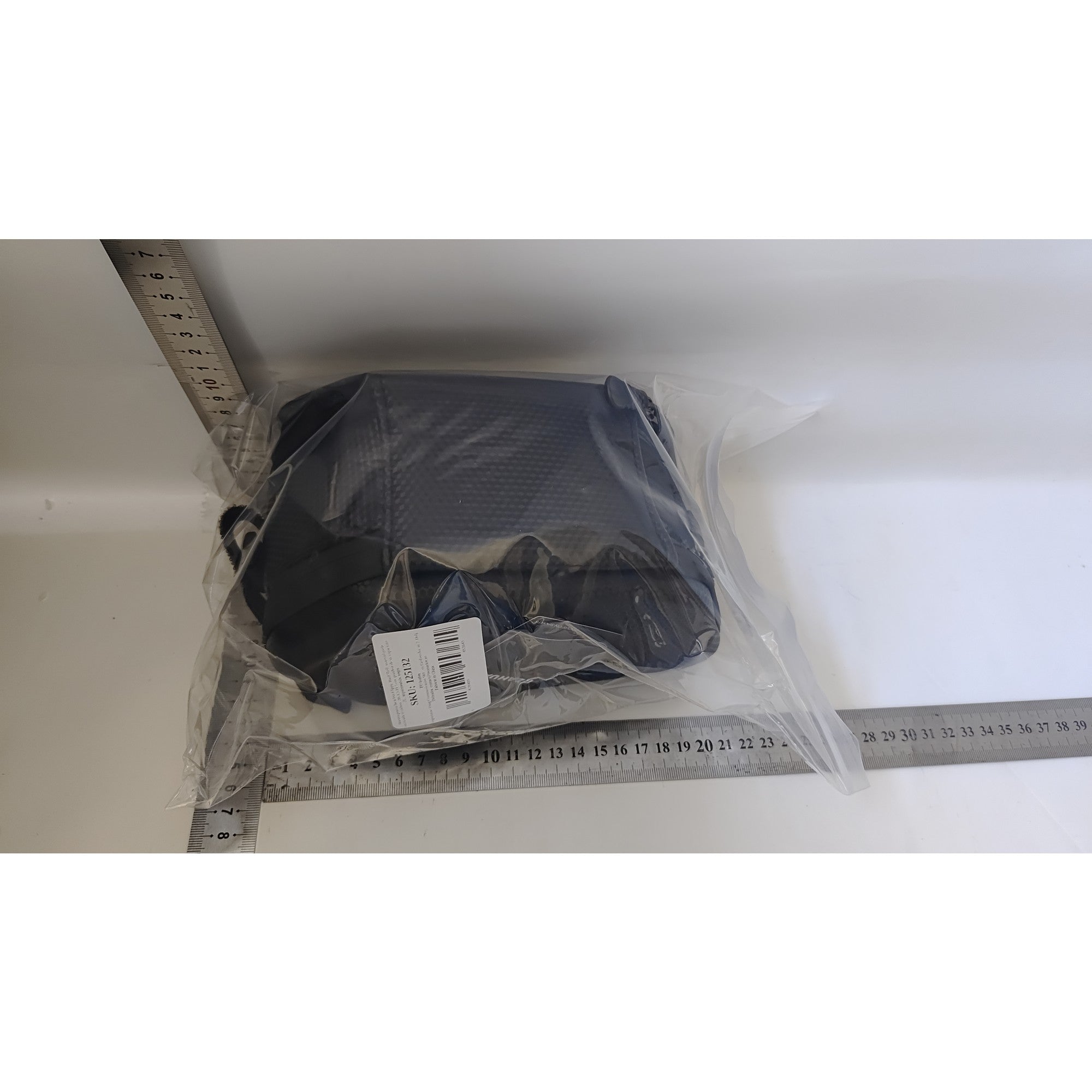 Borseta pentru bicicleta Kaveny, Hard Shell, material piele artificiala si carbon, 20x12x11.5 cm, prindere de sa, capacitate 2L, impermeabila, negru