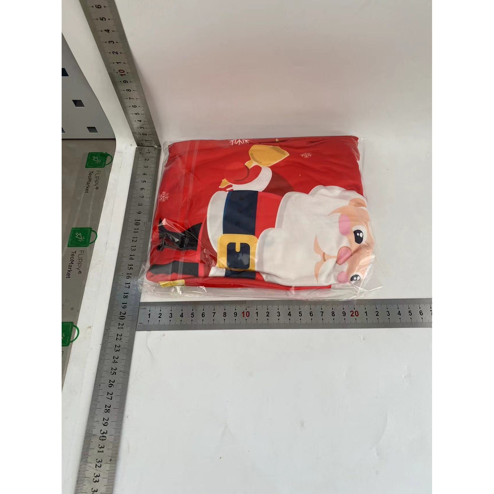 Husa pentru scaun, Kadeny, Tematica Craciun, Model 4 Mos Craciun cu Sacul, Rosu