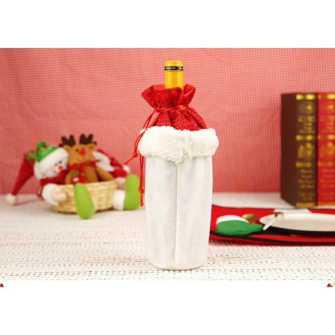 Saculet de Craciun pentru Sticla de Bautura, Kadeny, Model Mos Craciun Accesorizat, Tematica Petrecere de Craciun, Marime Universala, 13x28 cm, Rosu