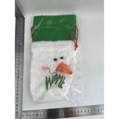 Saculet de Craciun pentru Sticla de Bautura, Kadeny, Model Om de Zapada Accesorizat, Tematica Petrecere de Craciun, Marime Universala, 13x28 cm, Verde