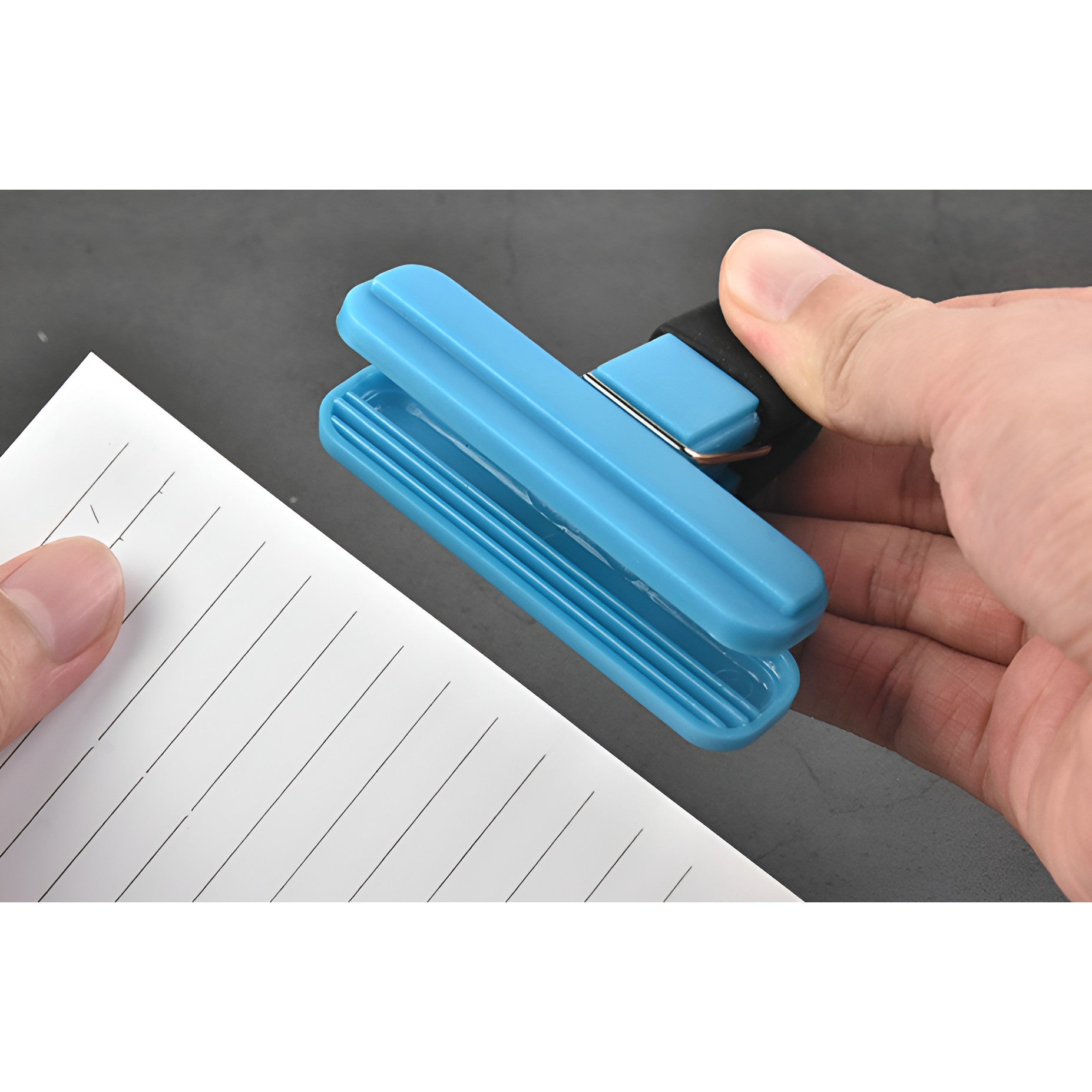 Cleste Multifunctional pentru Sigilarea Pungilor, Kadeny, din Plastic, Mentine Alimentele Proaspete, 7x6.5 cm, Albastru