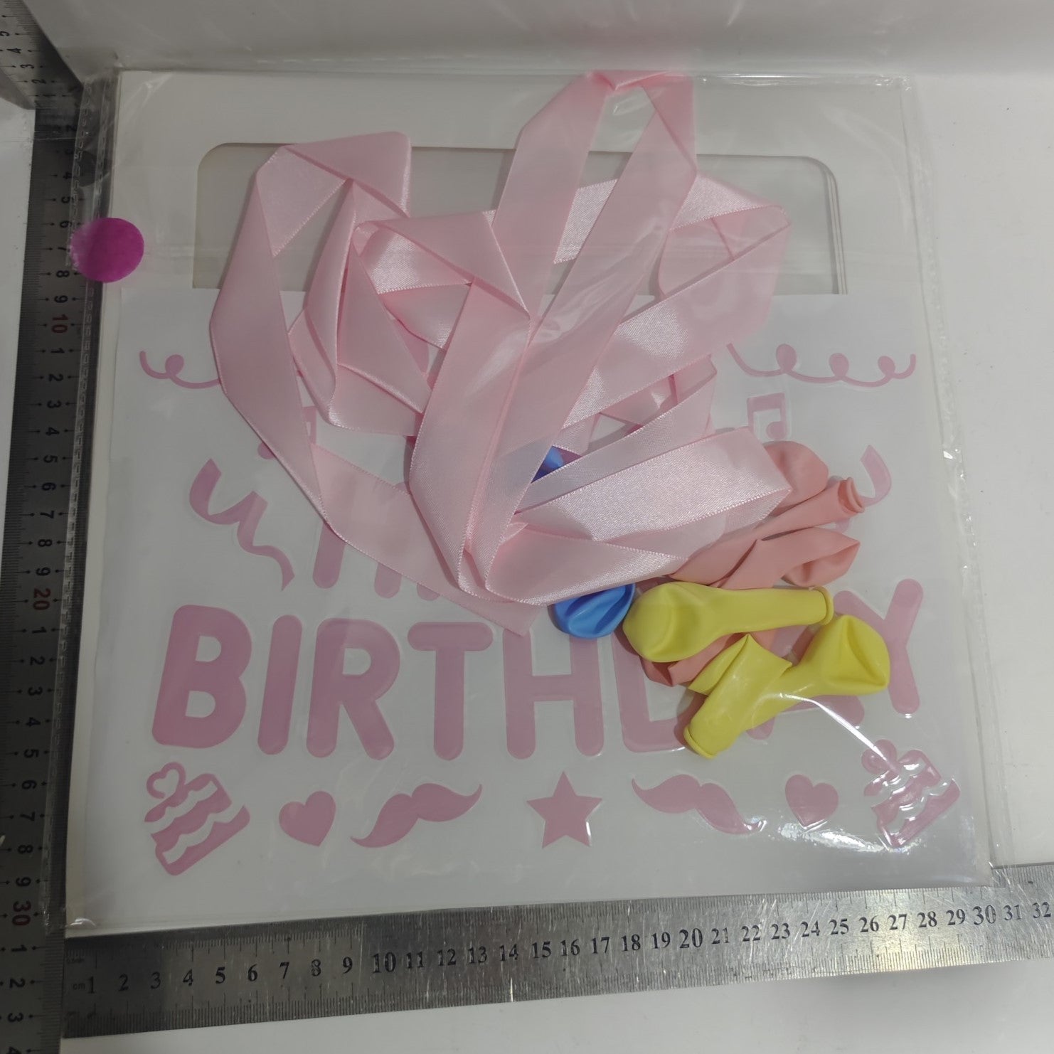 Cutie pentru Baloane, Kaveny, Tematica Aniversare, Model Scris Happy Birthday, Baloane Albastre, Roz, Galbene si Panglica Incluse, Contur Alb, Transparenta, 30x30 cm