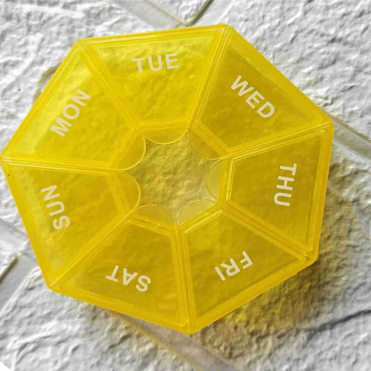 Cutie separator medicamente cu zilele saptamanii, Kaveny, Plastic, 7 compartimente, Galben