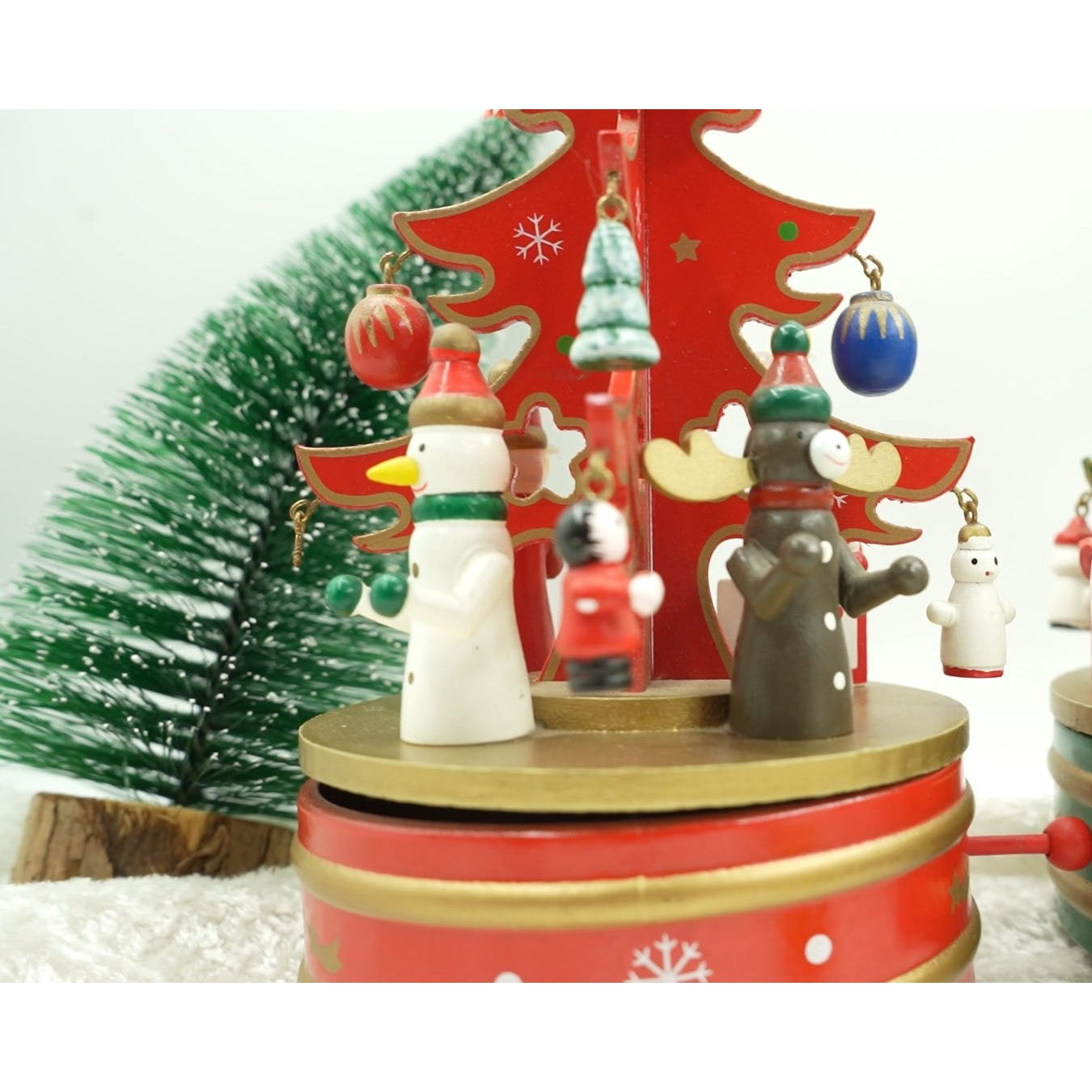 Cutiuta muzicala decorata de Craciun, Bradut, Rosu, din Lemn, 12 cm x 22 cm, Interior, Kadeny