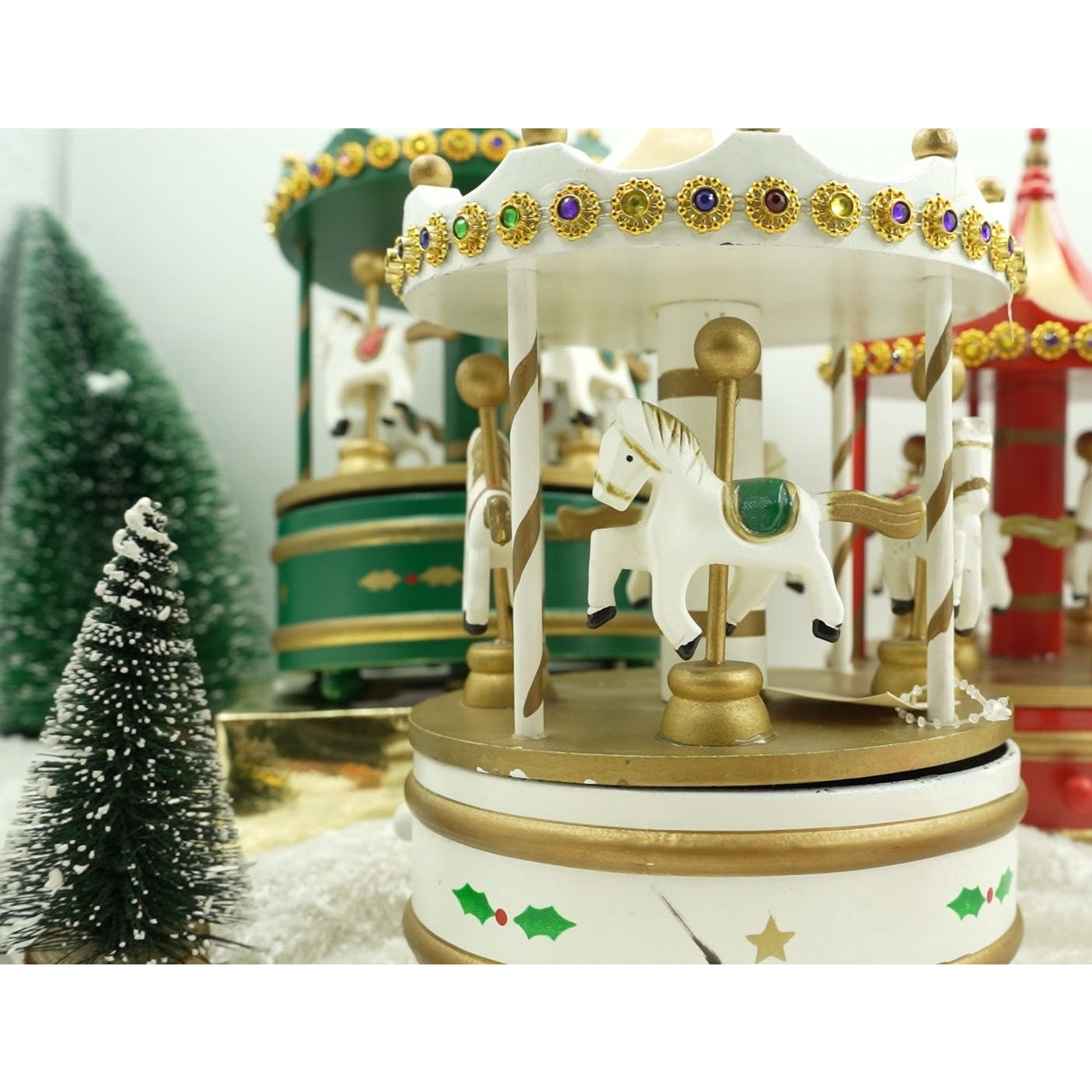 Cutiuta muzicala decorata de Craciun, Carusel rotativ, Alb, din Lemn, Interior, Kadeny