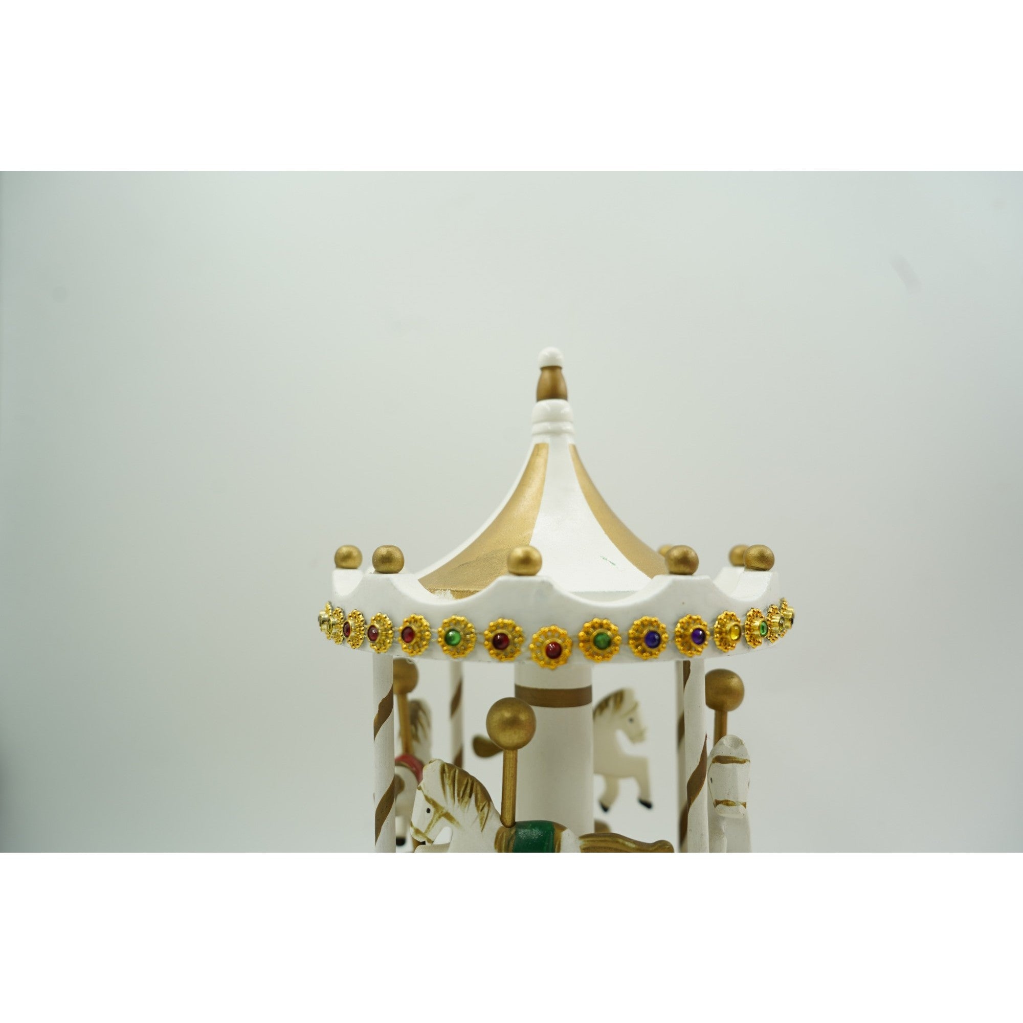 Cutiuta muzicala decorata de Craciun, Carusel rotativ, Alb, din Lemn, Interior, Kadeny