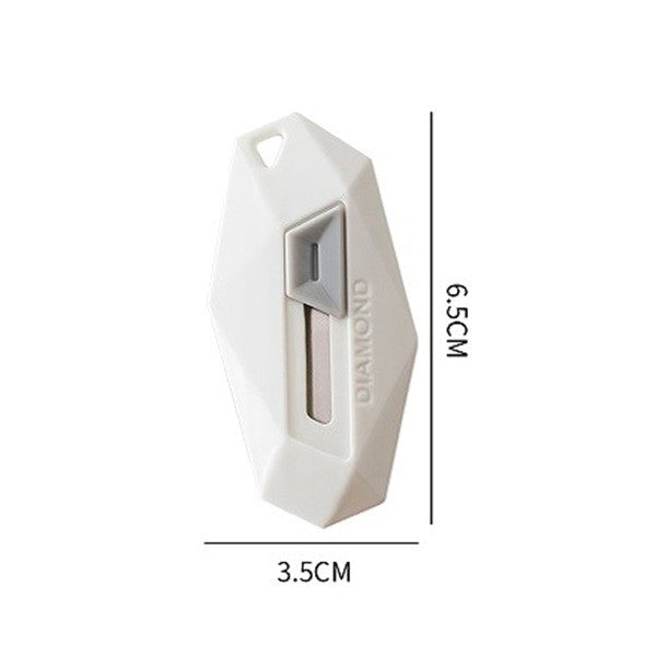 Cutter pentru Cutii, Kadeny, Varf Rotunjit si Zimtat, Tip Breloc, 6.5x3.5 cm, Alb