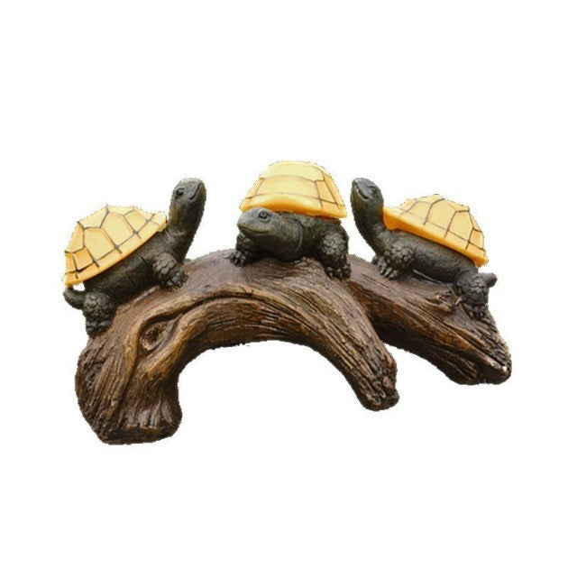 Decoratiune Ornament pentru Gradina, Kadeny, Decoratiune pentru Gradina, Model 3 Broscute Testoase Asezate pe Bustean, Lumini LED Alb Cald, 22 x 12 x 15 cm, Negru