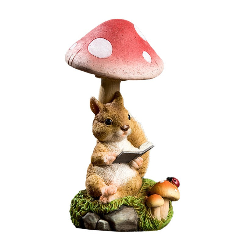 Decoratiune pentru Gradina, Kadeny, Lumini LED cu Incarcare solara, 19.5 x 9.5 x 9.5 cm, Model Ciuperca cu Veverita care Citeste, Maro