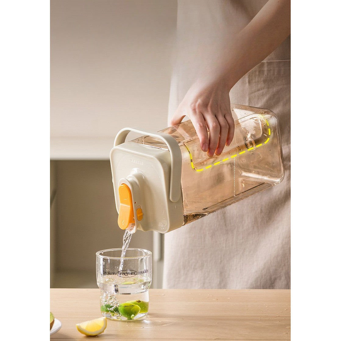 Dozator portabil pentru bauturi Kaveny, 3.5 litri, capac etans, duza deschidere/inchidere, recipent din plastic, gradat, filtru, maner, 29.7 x 14.1 x 14.4 cm, pentru diverse bauturi, alb