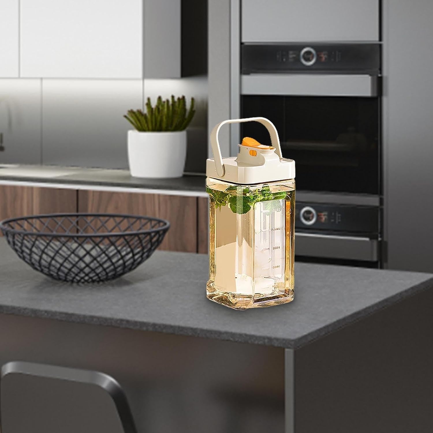 Dozator portabil pentru bauturi Kaveny, 3.5 litri, capac etans, duza deschidere/inchidere, recipent din plastic, gradat, filtru, maner, 29.7 x 14.1 x 14.4 cm, pentru diverse bauturi, alb