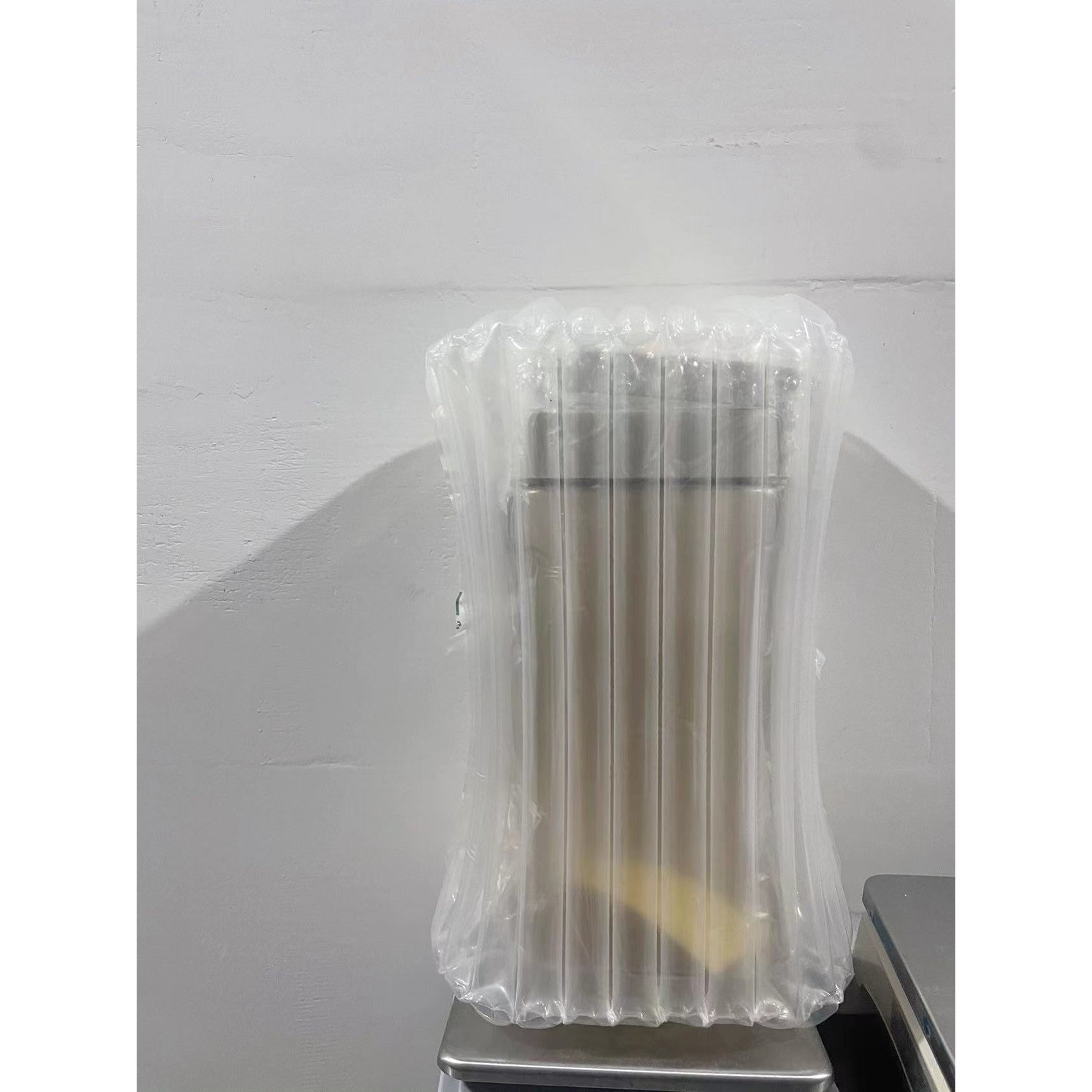 Dozator portabil pentru bauturi Kaveny, 3.5 litri, capac etans, duza deschidere/inchidere, recipent din plastic, gradat, filtru, maner, 29.7 x 14.1 x 14.4 cm, pentru diverse bauturi, alb