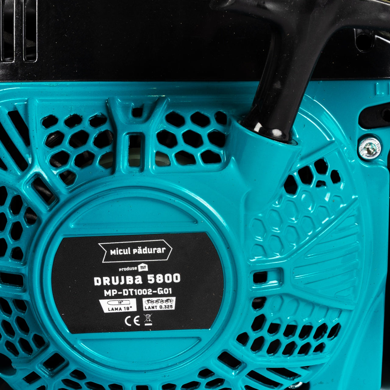 Drujba Micul Padurar 5800, capacitate cilindrica 58cc, 3.7 CP, 1 lant 18" + 1 lama, demaror magneziu, pornire rapida