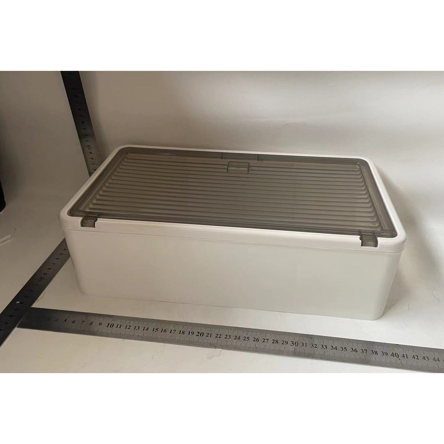 Organizator Cosmetice, Kadeny, Montare pe Perete fara Perforare, 36.5x10.9x20 cm, din PP si ABS, Alb-Negru, Usa Transparenta