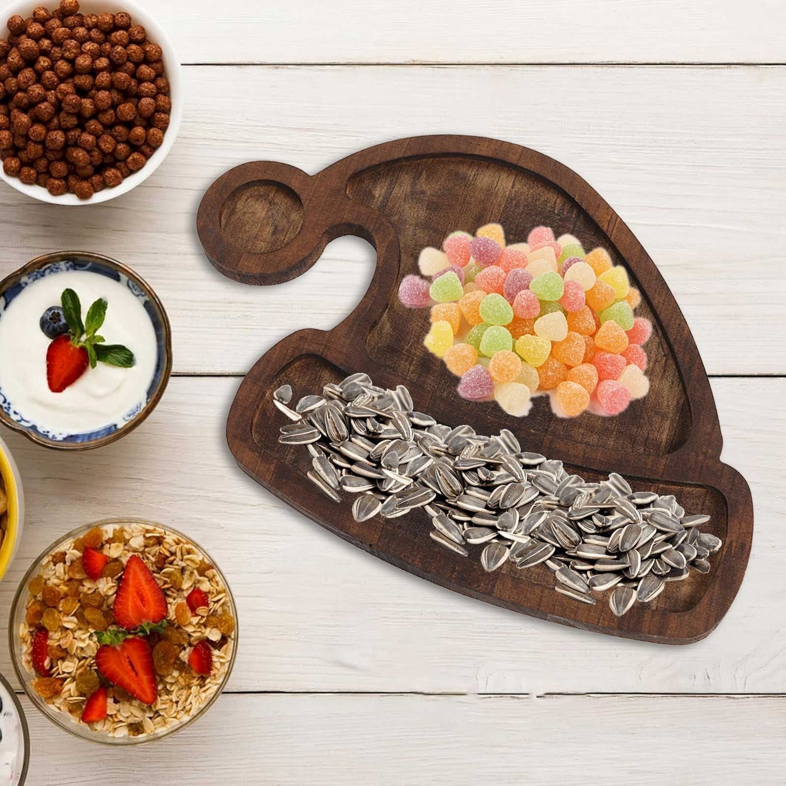 Farfurie cu Tematica de Craciun, Kadeny, din Lemn, Margini Rotunjite, Model Caciula de Mos, Maro