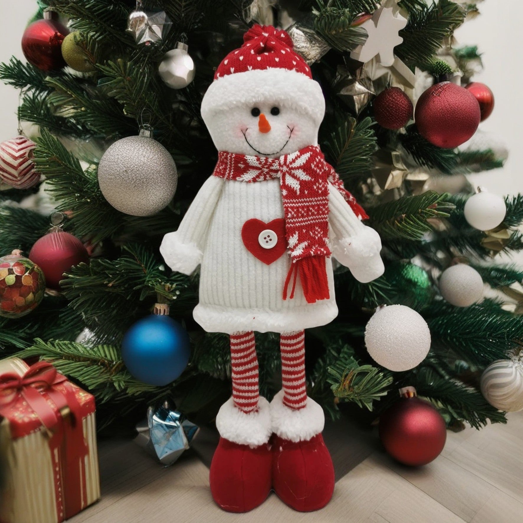 Figurina Decorativa, Pentru Craciun, Kadeny, Om de Zapada, Picioare Telescopice, Inaltime Reglabila 44-54cm, Caciula cu Inimioare, Alb/Rosu