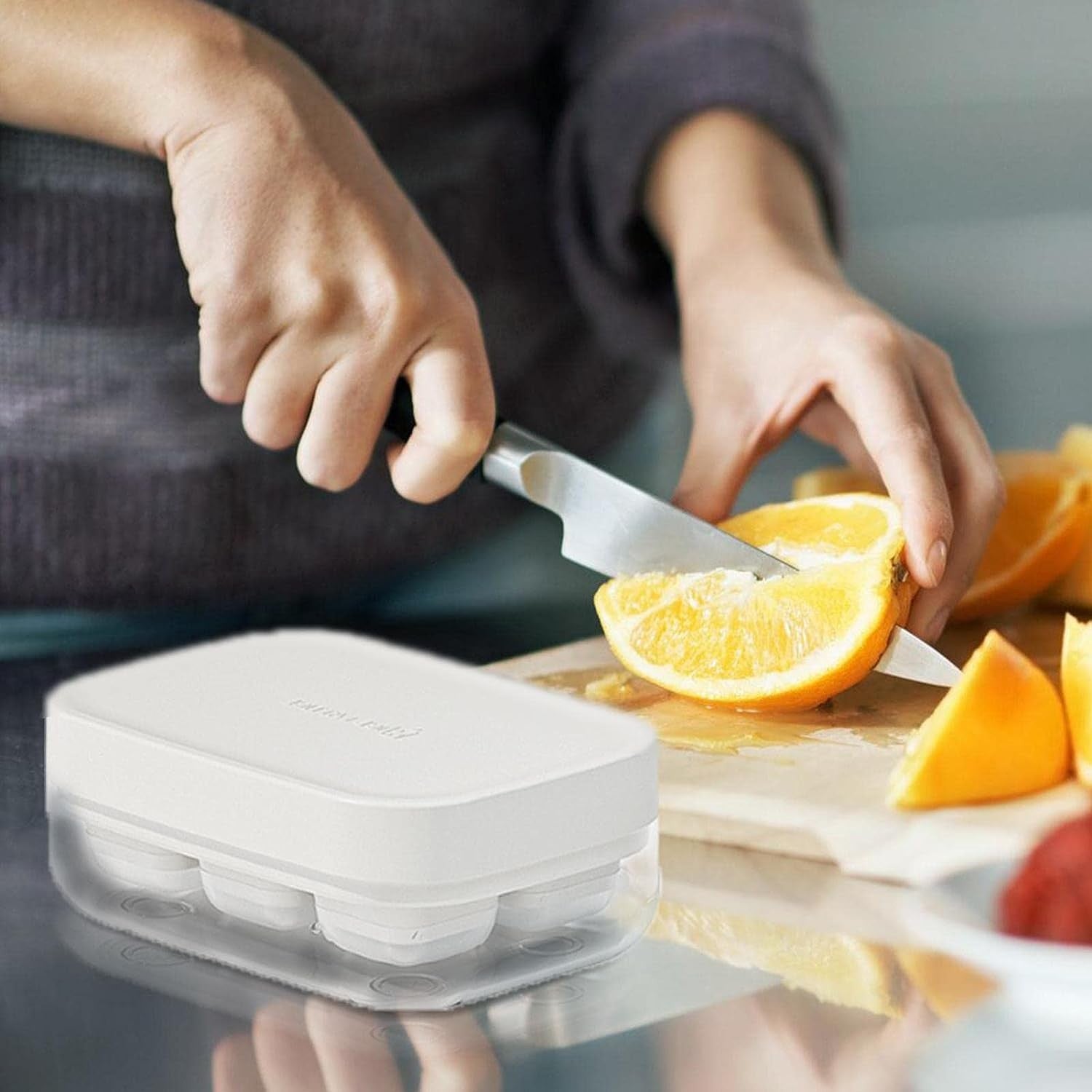 Forma pentru gheata cu presa Kaveny, din silicon alimentar, 6 cuburi, caserola pentru depozitare, usor de folosit si curatat, 10.5 x 7.5 x 4.1 cm, alb