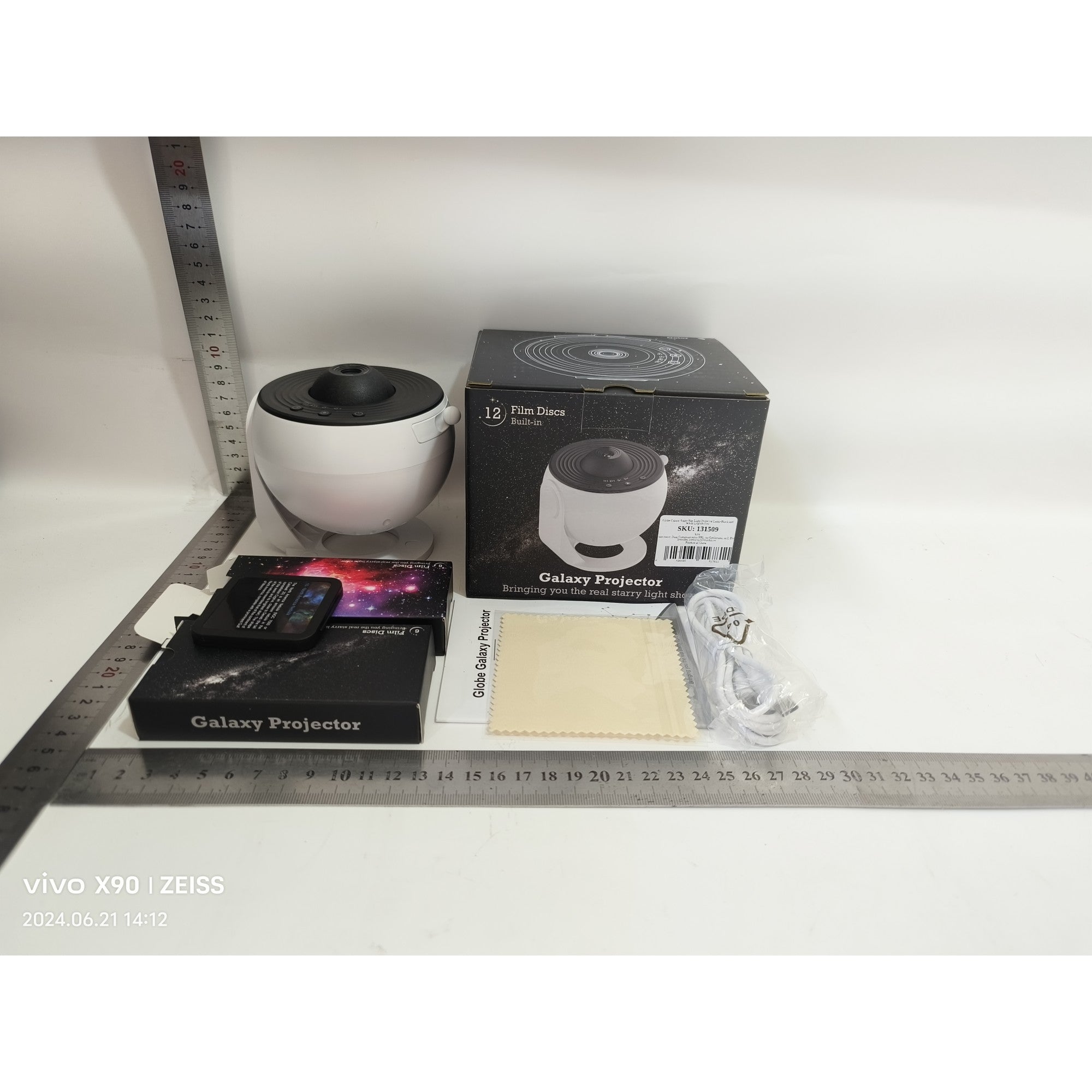 Lampa Tip Proiector Galaxie, Kaveny, pentru Dormitor, Tematica Cer Instelat, Model Glob, HD, Rotire 360 de Grade, 20 de Imagini, Incarcare USB, 10 W, 15x15 cm, Alb Negru