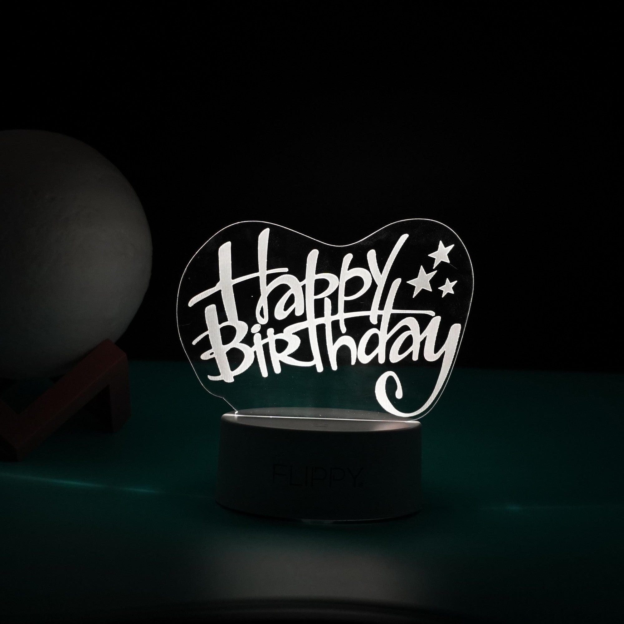 Lampa LED decorativa, Kaveny, 3D, Happy Birthday, cu USB si baterii, 20 cm inaltime, din material acril, lumina multicolora si telecomanda inclusa, alb
