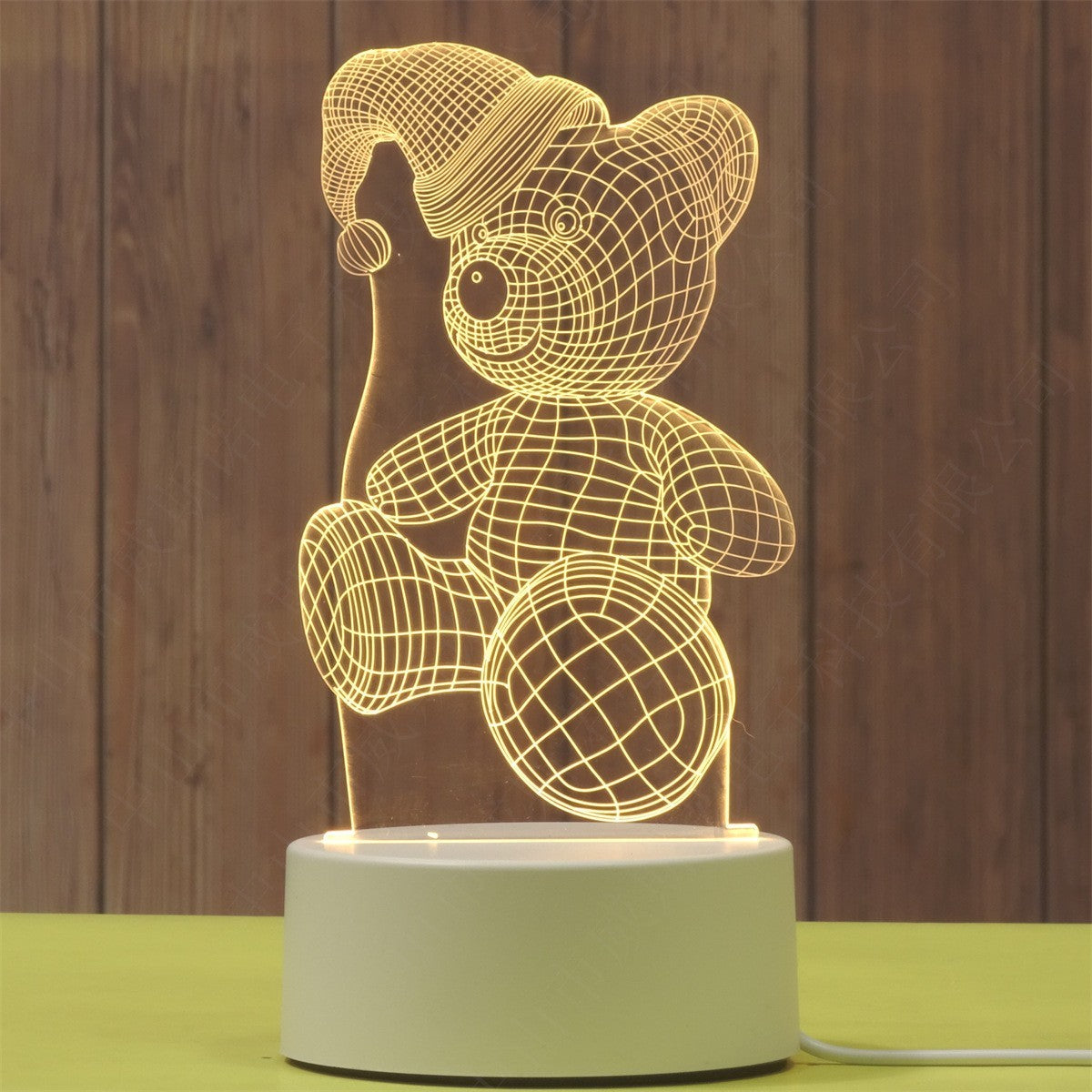 Lampa LED decorativa, Kaveny, 3D, Urs cu palarie, cu telecomanda, doua moduri de alimentare USB si baterii, 20 cm inaltime, din material acril si lumina multicolora, alb