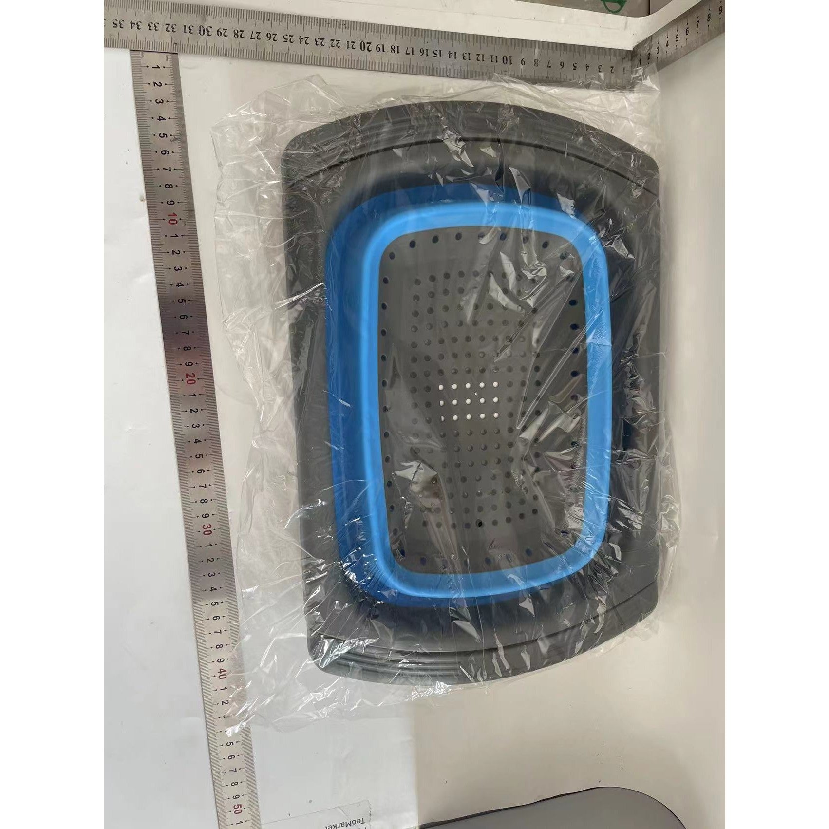 Cos de Scurgere Retractabil pentru Chiuveta, Kadeny, cu Filtru, pentru Fructe si Legume, de Uz Casnic, 39x12 cm, Design Extensibil pana la 61 cm, cu Manere de Prindere, Albastru