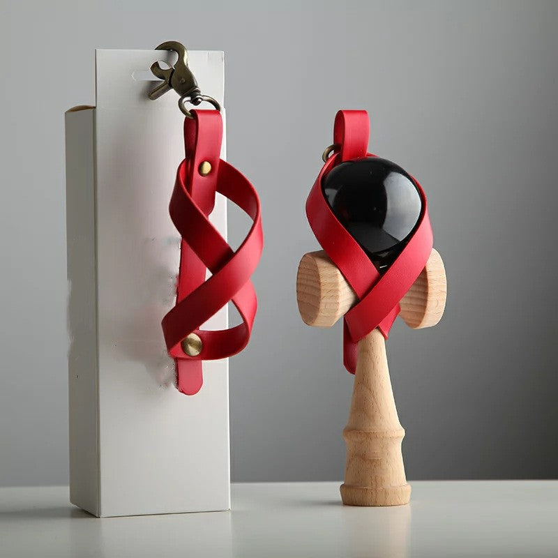 Husa pentru Kendama, Kaveny, Husa de Depozitare pentru Kendama, din Piele Ecologica, Catarama cu Agatare pentru Transportare, Model Breloc 8, 12 x 6 cm, Rosu