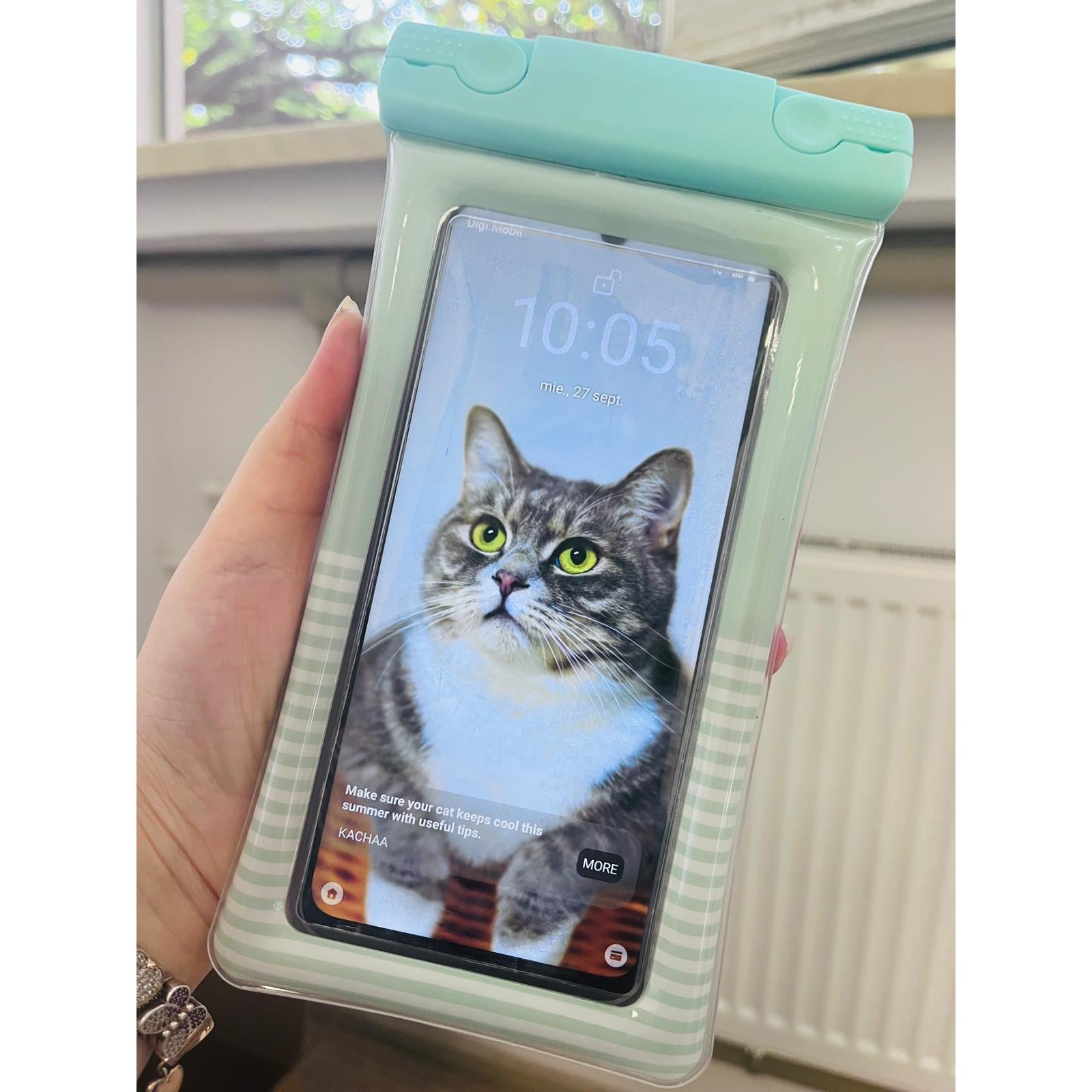 Husa subacvatica Cushion Waterproof Kaveny, Snowproof, Universala, Dungata, cu Snur, pentru telefon sau documente, Verde Menta