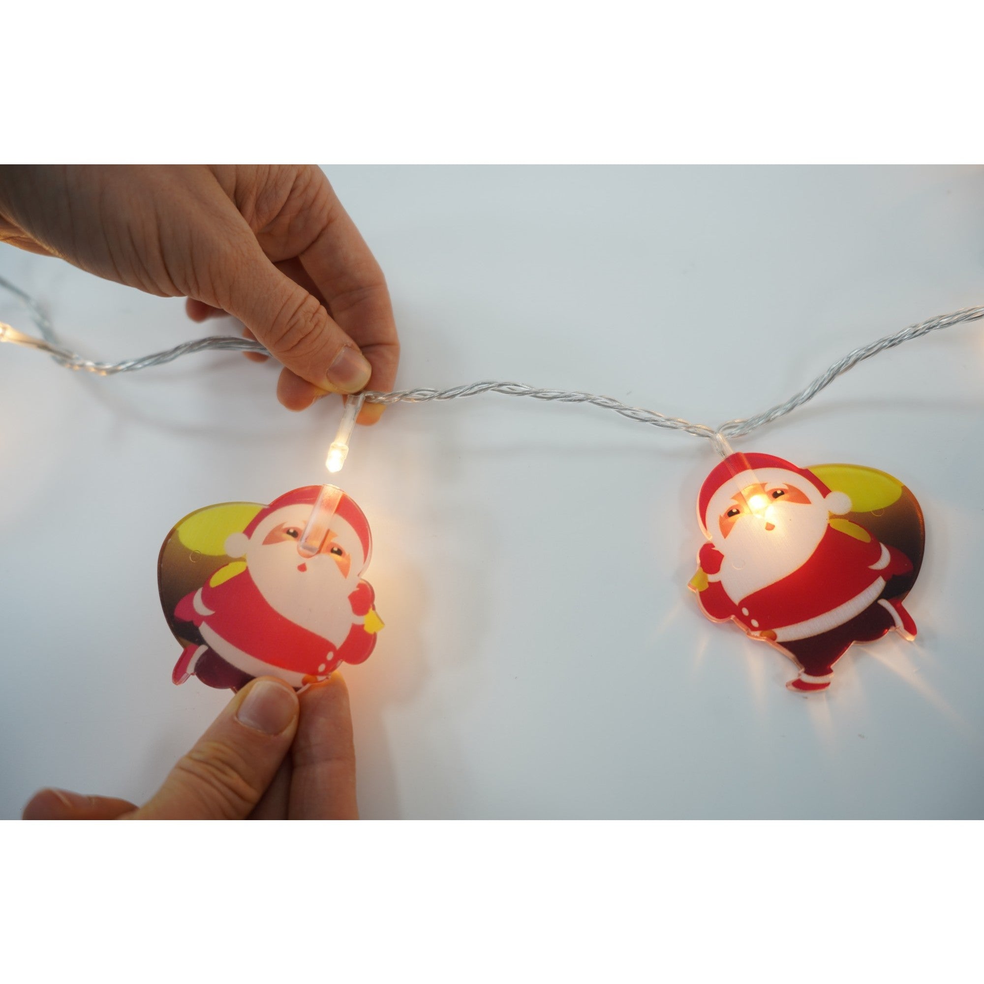 Instalatie Craciun cu ornamente Mos Craciun cu sac, 2 m, 20 LED-uri, Alb Cald, Baterii, Fir Transparent, Kaveny