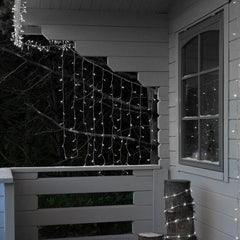 Instalatie Craciun, Tip Perdea, IP44, 15 m x 1 m, 900 LED-uri, Alb rece, cu flash, Transformator cu telecomanda, Interconectabila, Prelungitor 5 m inclus, Fir transparent, Interior/ Exterior, Kaveny