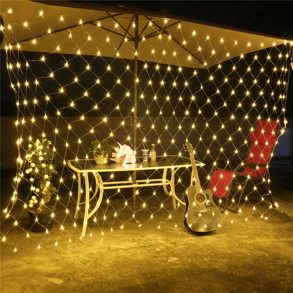 Instalatie Craciun, Tip Plasa, 7.5 m x 1.5 m, 600 LED-uri, Alb cald, 8 jocuri de lumini, Transformator, Interconectabila, Prelungitor 5 m inclus, Fir transparent, Kaveny