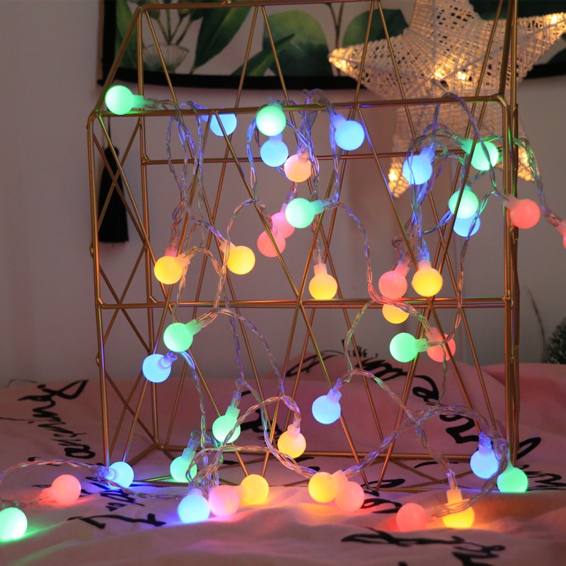 Instalatie sfere brad Craciun Kaveny, 3 metri, 20 LEd-uri, alimentare la retea, fir transparent, multicolora