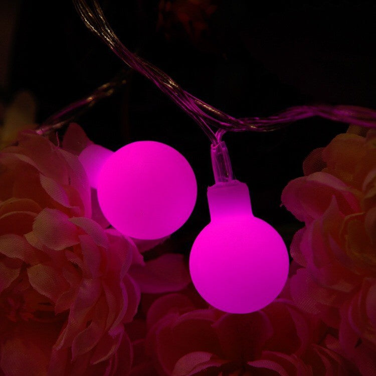Instalatie sfere brad Craciun Kaveny, 3 metri, 20 LEd-uri, alimentare la retea, fir transparent, multicolora