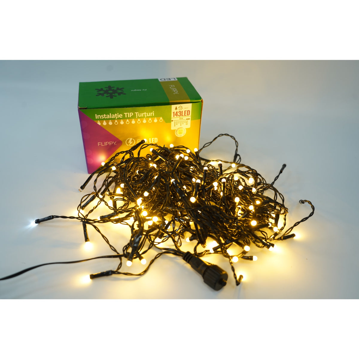 Instalatie de Craciun Kaveny® Tip Franjuri cu Flash, Sectiune 5 m, 143 LED-uri, Interconectabila, Fir Negru, Alb Cald