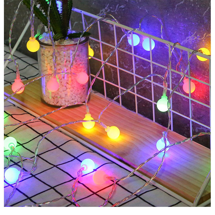 Instalatie sfere brad Craciun Kaveny, 3 metri, 20 LEd-uri, alimentare la retea, fir transparent, multicolora